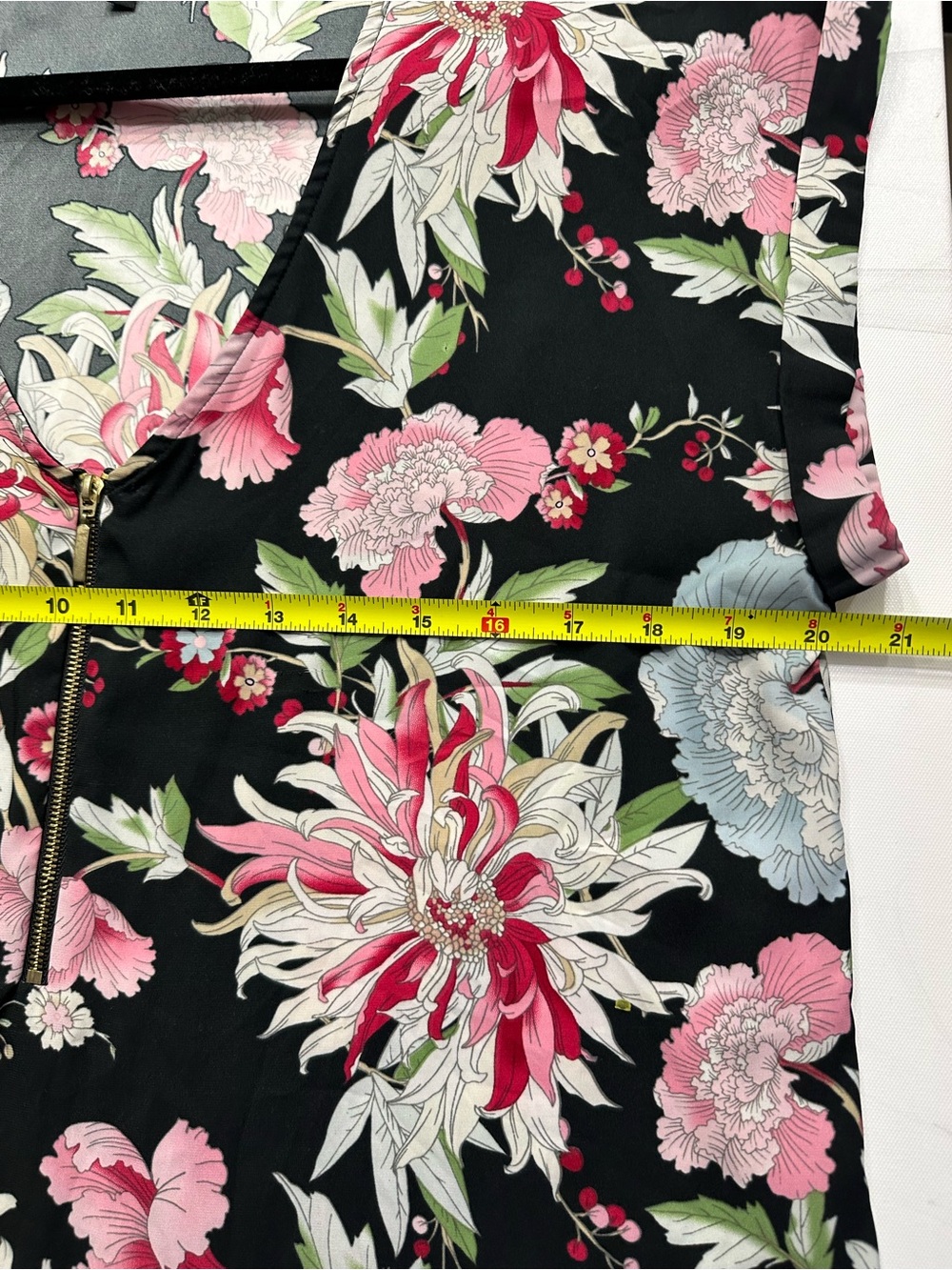 Express Black Floral Zip-Front V-Neck Blouse in Pink and Light Blue - Picture 2 of 4